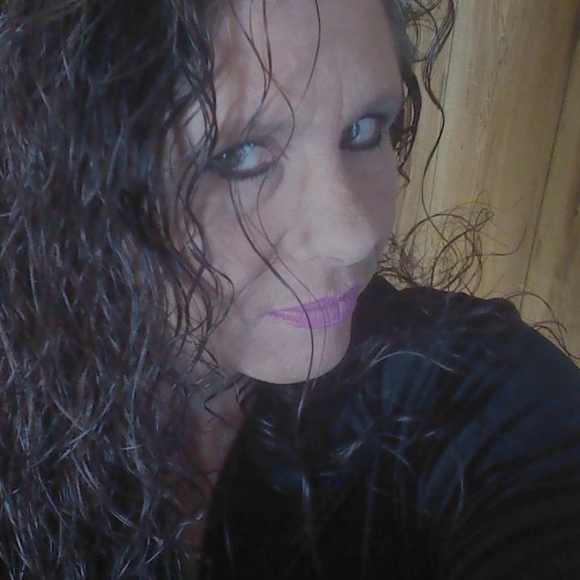 Meet your Posher, Amanda - Picture 1 of 1